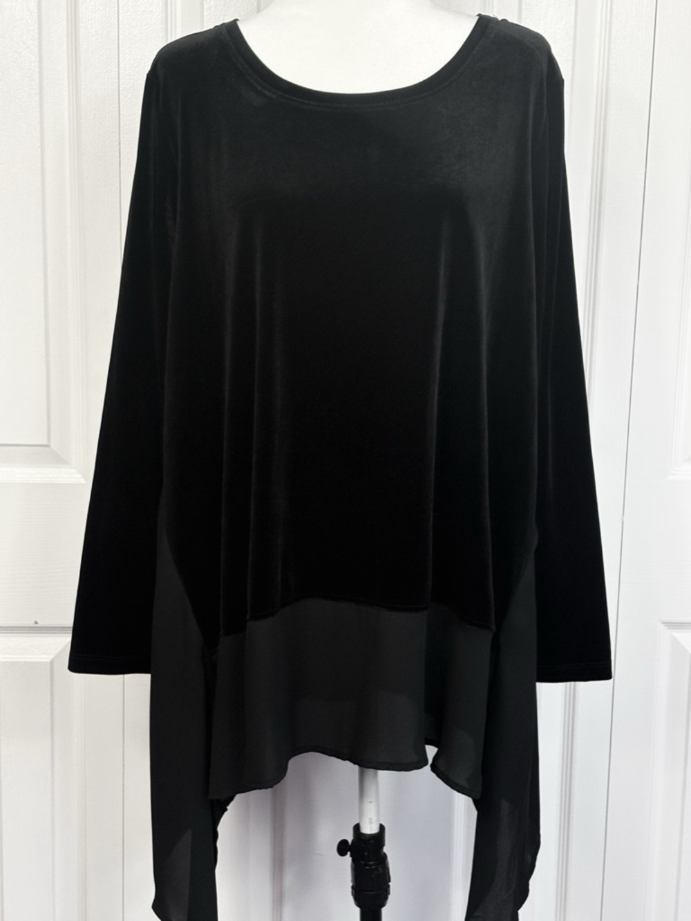 NWT Cupio Woman Black Velvet Mixed Media Sharkbite Hem Tunic Top 1X